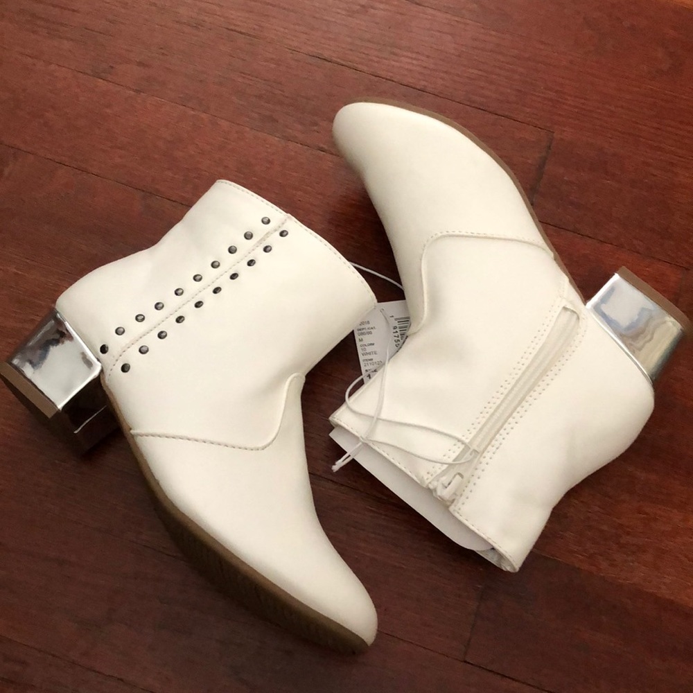 Girls white boots